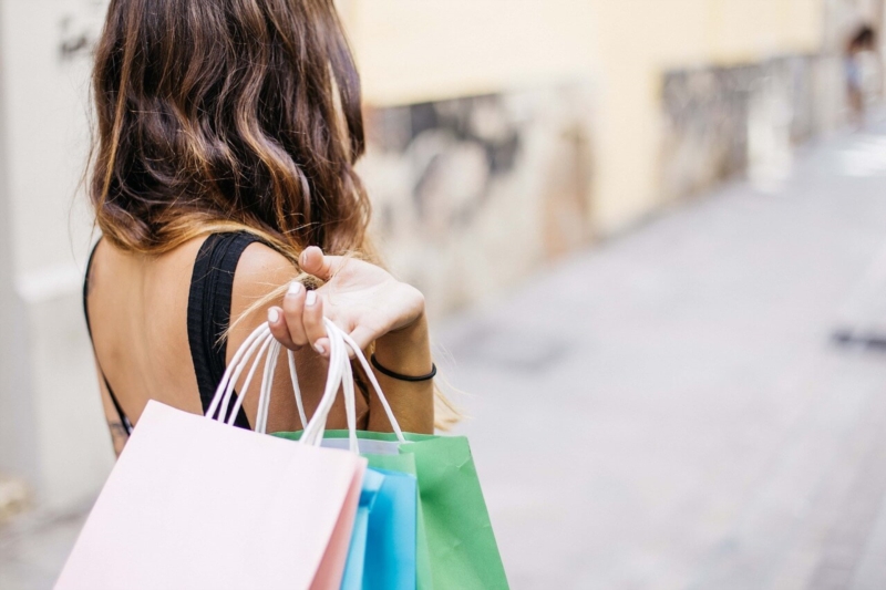 7 astuces futées pour des soldes d'été sans se ruiner !