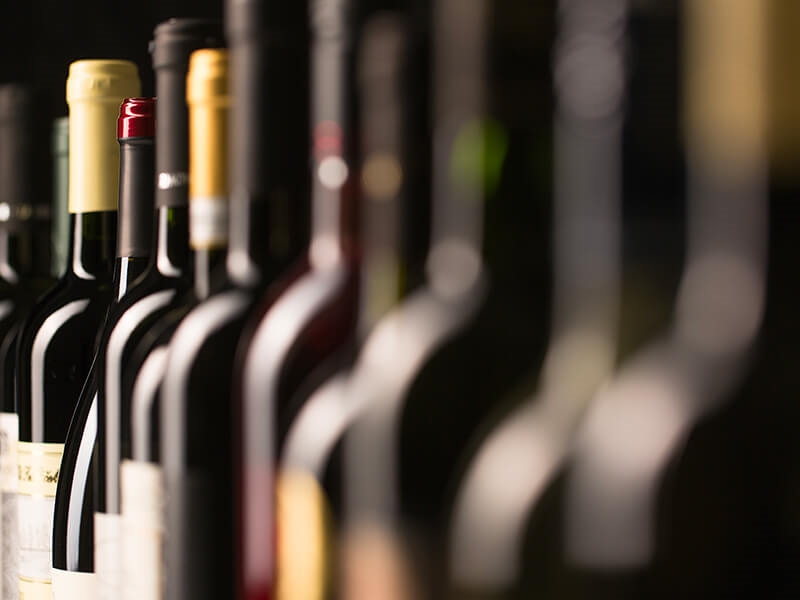 8 astuces pour bien conserver vos bouteilles de vin dans le temps