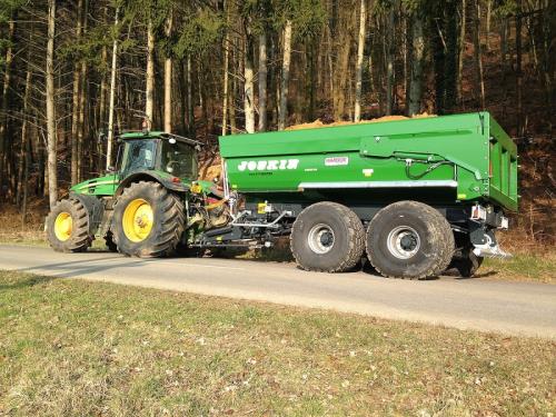 Transport de terre, en porte engins, d'eau ...