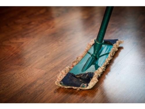 Nettoyage des soles en bois