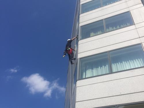 Travaux sur corde - façade de bâtiment à Luxembourg