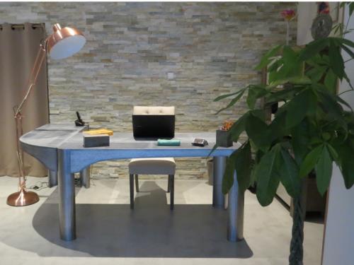 Mobiliers acier - acier/béton (console, bureaux, tables)