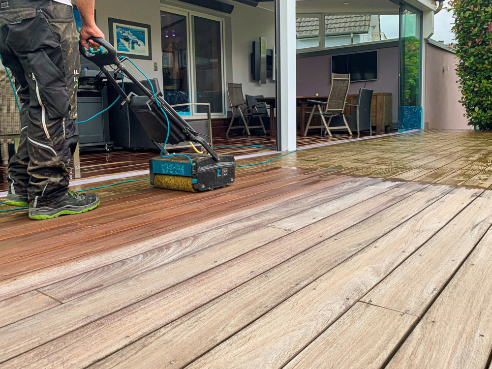 Professionelle Holzterrassenreinigung u. Natursteinreinigung