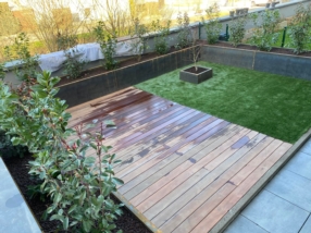 Bacs corten, terrasse ipe,plantations et gazon