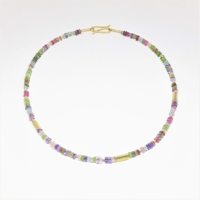 Collier en or jaune 18kt et pierres précieuses. Pièce unique