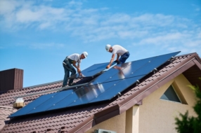 Installation de panneaux solaires sur toiture au Luxembourg