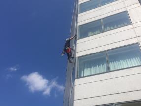 Travaux sur corde - façade de bâtiment à Luxembourg