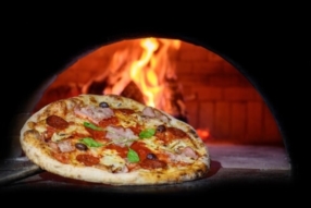Pizza au feu de bois 