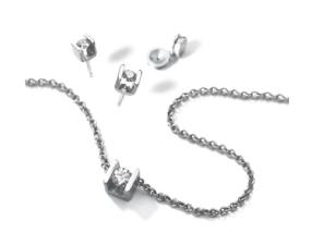 Collier & boucles d'oreilles en acier brillant
