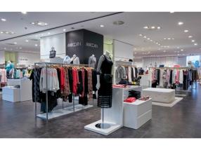 Casual and elegant outfits for special occasions