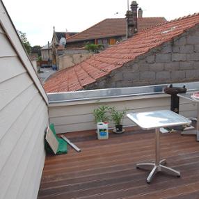 Projet sur mesure : terrasse aménagée dans le toit