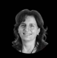 Mme Francine Hall